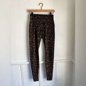 LULULEMON - Camo Print Leggings - Size 6